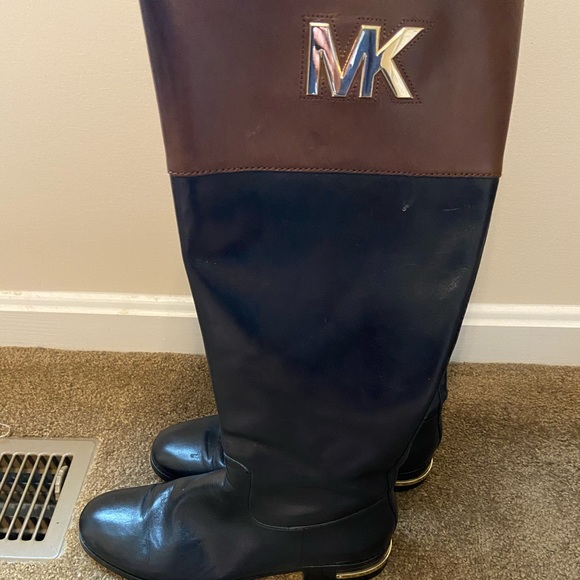 Boots - Picture 3 of 4